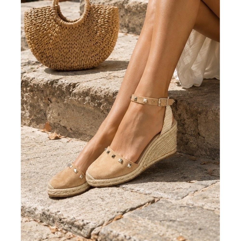 Marc Fisher Studded Espadrille Wedge Sandals Womens Size 8 Beige Suede Boho